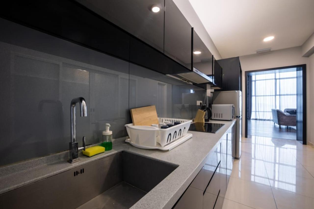 Loft Pano Seaview Suite 2 Bedroom By The Only Bnb Jelutong Экстерьер фото